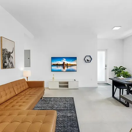 Up To 12 Guests! Modern Villa Near Wynwood